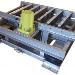 Grid deck vibrating table with air-powered vibrator shaker