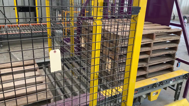 Automatic pallet dispenser