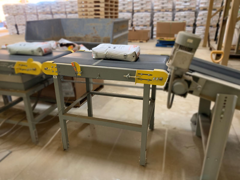 valve bag on pacing conveyor