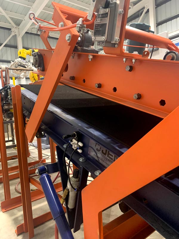 bag flattener conveyor to robot pick conveyor