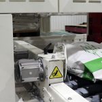 002-bag-infeed-conveyor-to-gantry-palletizer-system