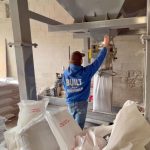 mechanical wolverine bagging scale attached to 70 cubic foot hopper