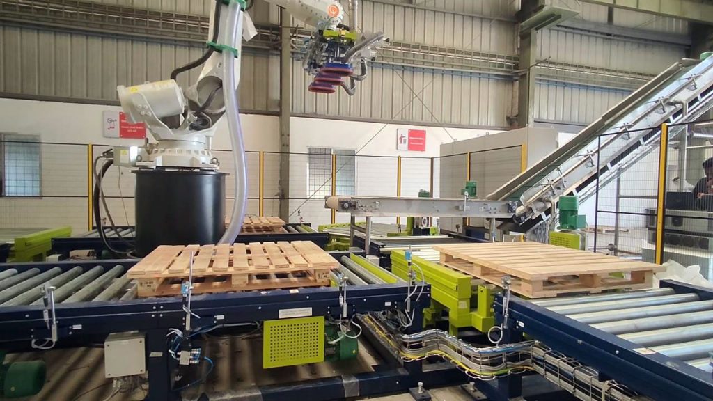 empty pallets moving toward automated pallet collection system