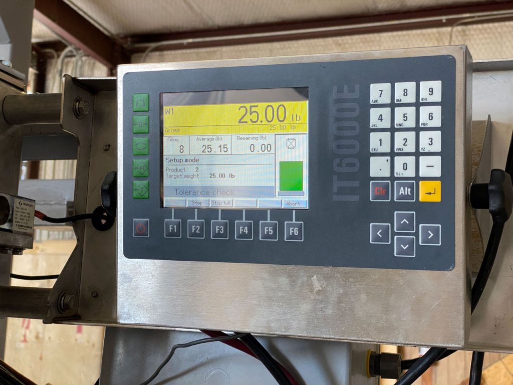 IT6000E batchweighing controller attached to bagging machine set target weight 25 lbs