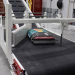 002-bag-turning-conveyor-to-incline-conveyor