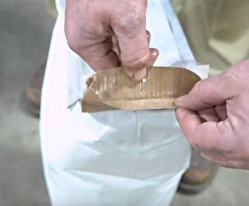 sealed valve bag containing food or chemical product