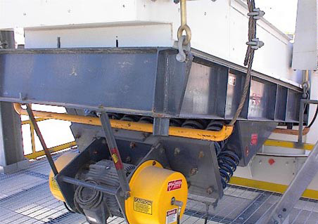 Vibrating Feeder under Hopper at Aggregate Plant