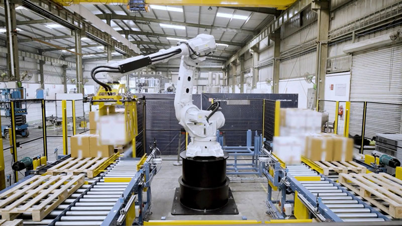box palletizing robot stacks multiple boxes at once on a pallet