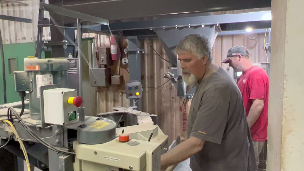 packaging line for craft paper bags filled with livestock minerals and supplements