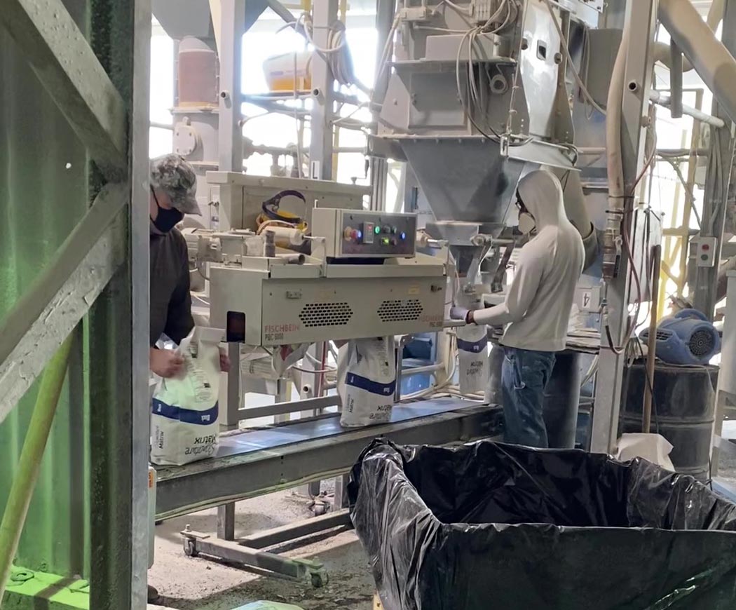 pinch bag sealer on top of closing conveyor