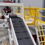 004-bags-conveyed-into-bag-bucket-or-gripper