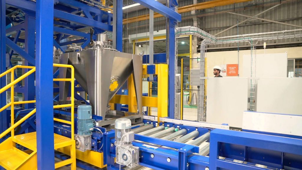 full IBC is conveyed to automatic lifting column