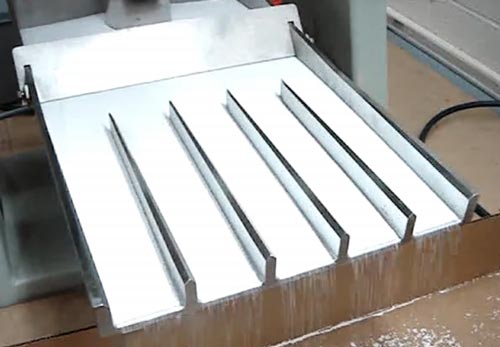 multi-lane waterfall topping applicator