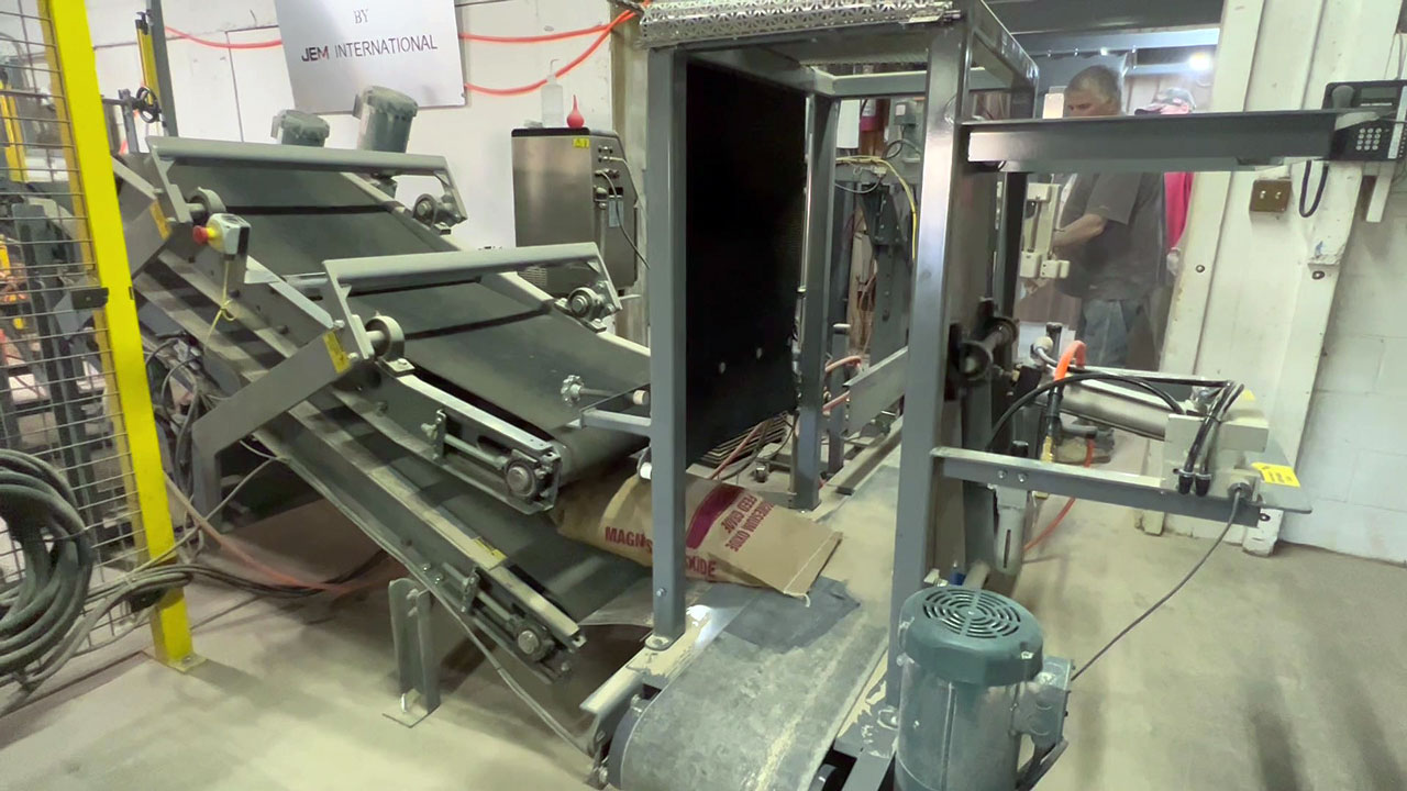 bag kicker and bag flattener conveyor