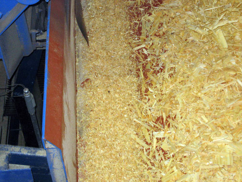 Fines Removed from Wood Chips by Vibrating Screen